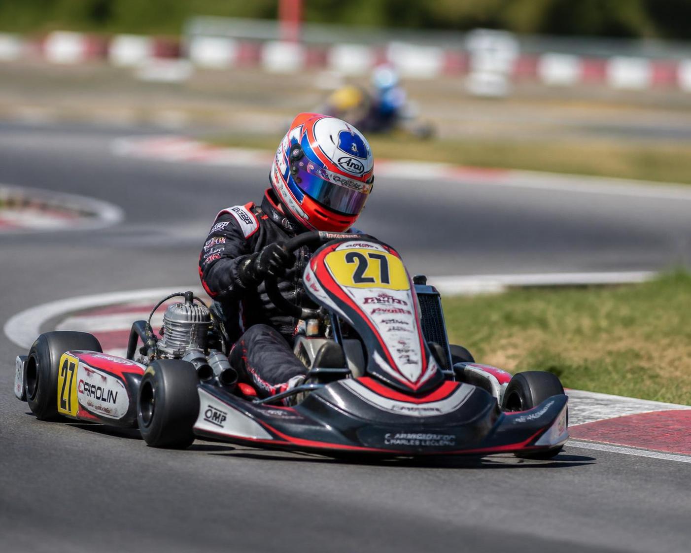 découvrez les qualités essentielles qui font d'un pilote de karting un champion du monde d'exception, alliant technique, passion et détermination.