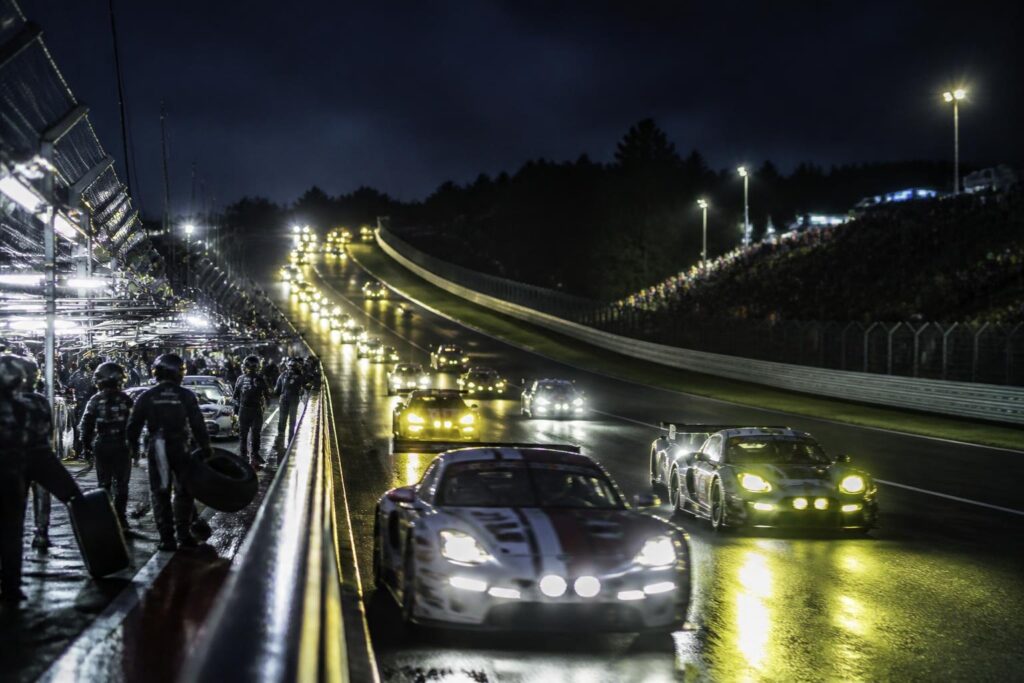 découvrez tout sur la prochaine édition de la légendaire course 24h nürburgring : dates, participants, programme et histoires du mythique marathon automobile.