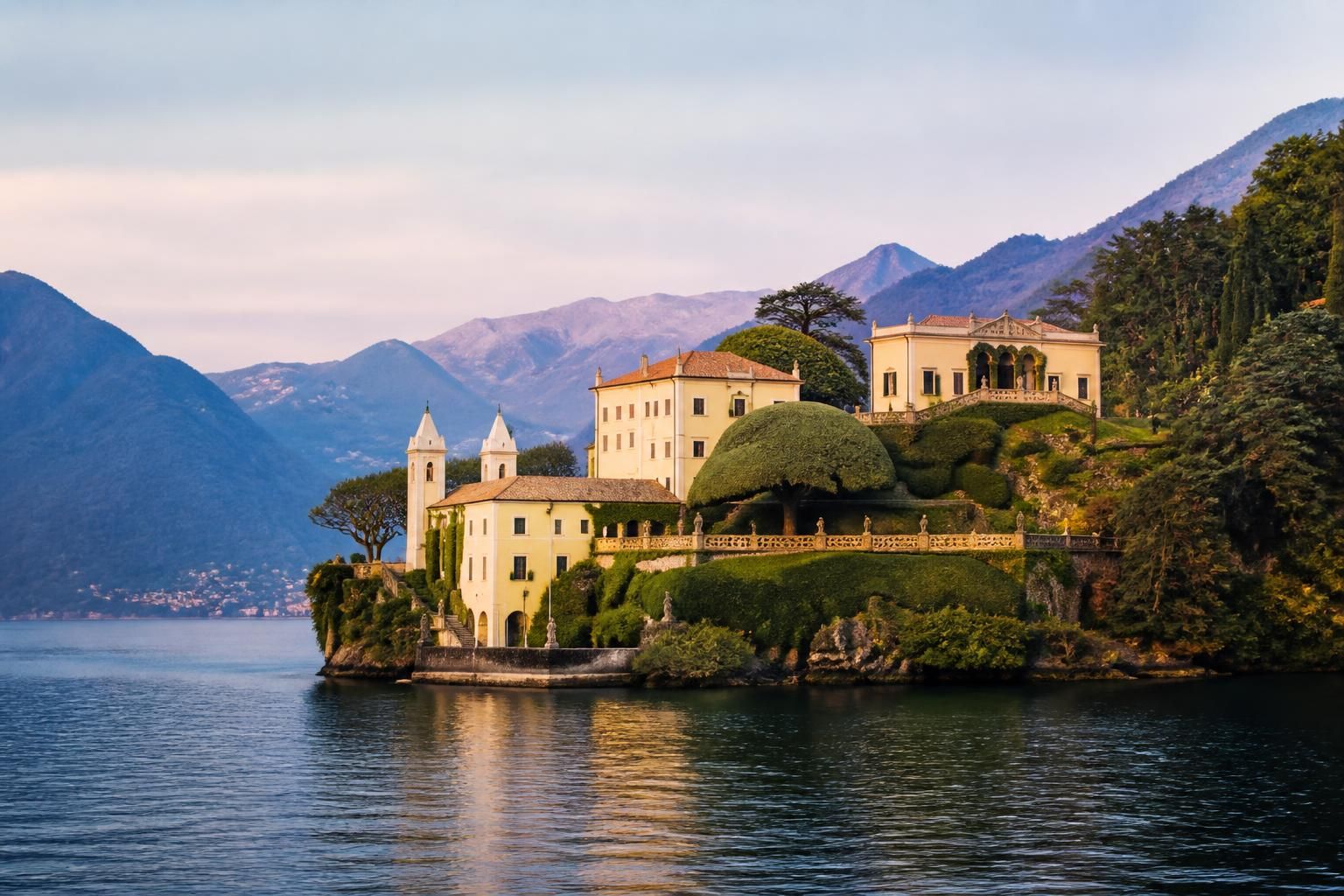découvrez balbianello, joyau du lac de côme, un lieu enchanteur mêlant beauté naturelle et riche patrimoine historique, qui fascine les voyageurs passionnés de nature et d'histoire.