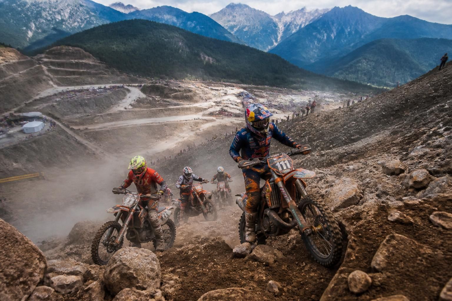 découvrez l'erzberg rodeo 2025, l'événement extrême qui met à l'épreuve les motards les plus expérimentés dans une aventure unique et intense.